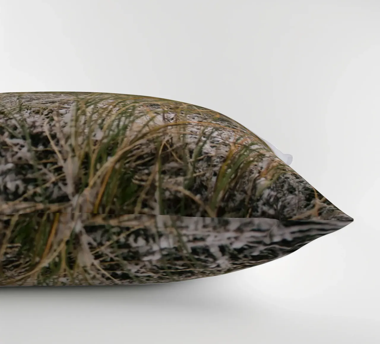 L'erba in inverno cuscino da Wild Horizon Studio