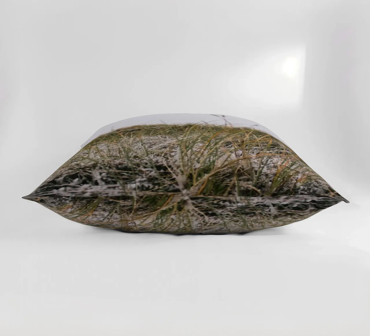 L'erba in inverno cuscino da Wild Horizon Studio