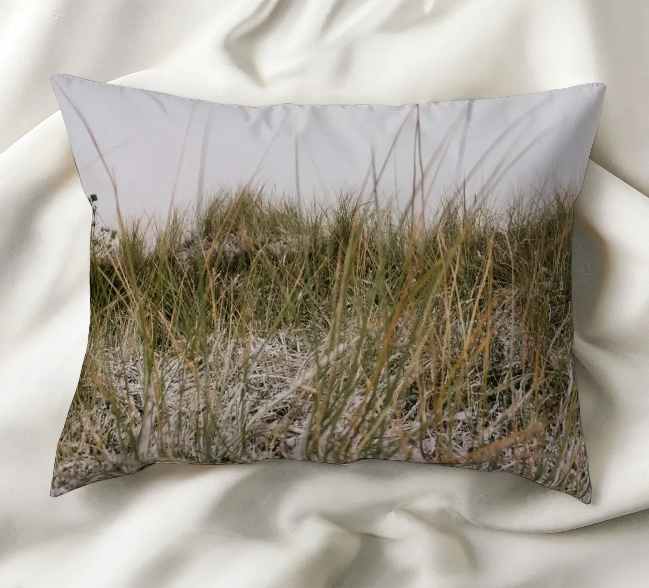 L'erba in inverno cuscino da Wild Horizon Studio