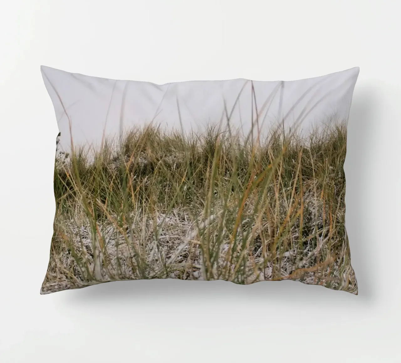 L'erba in inverno cuscino da The Wild Creative Studio