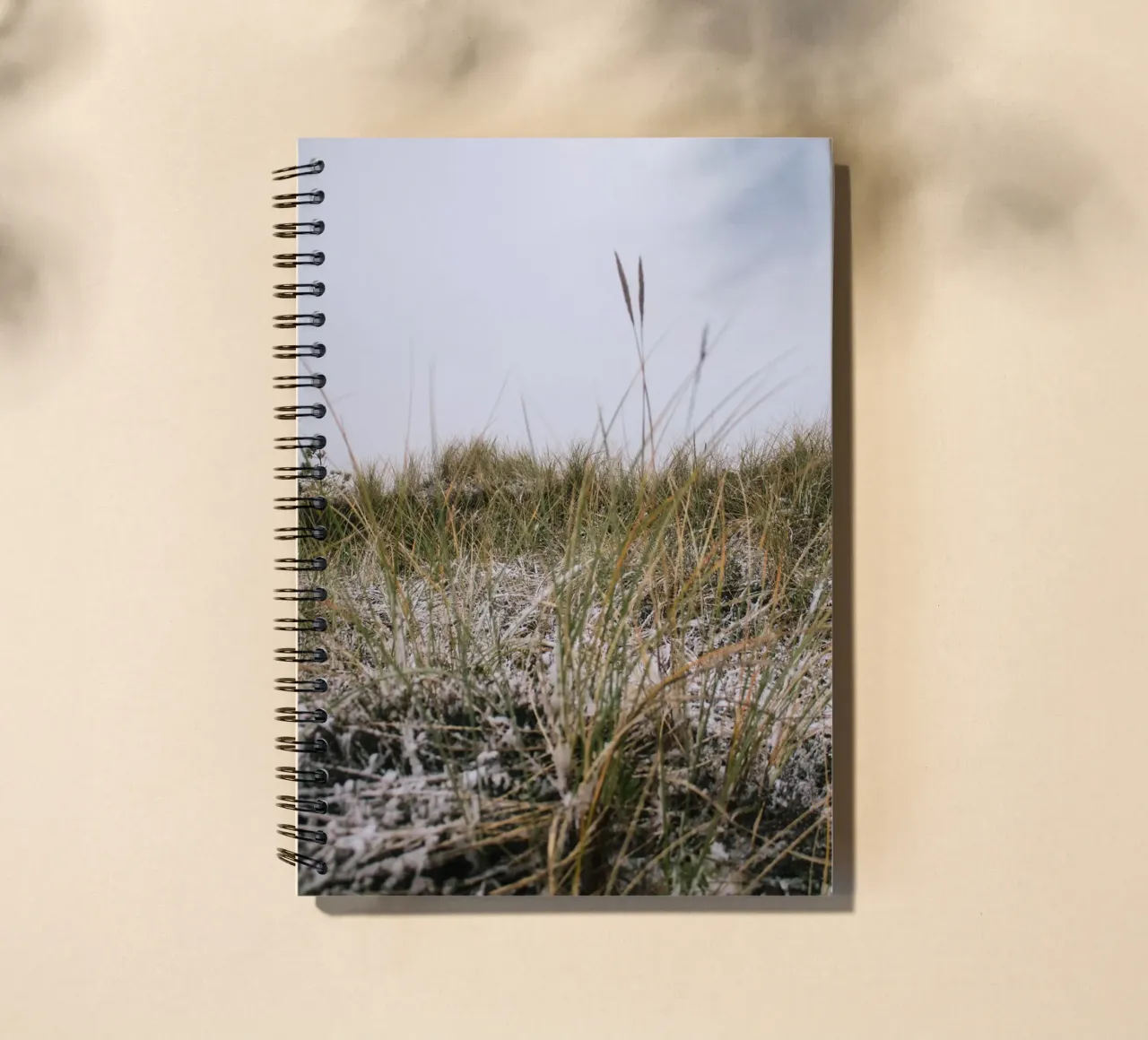 L'erba in inverno diario ad anelli da The Wild Creative Studio