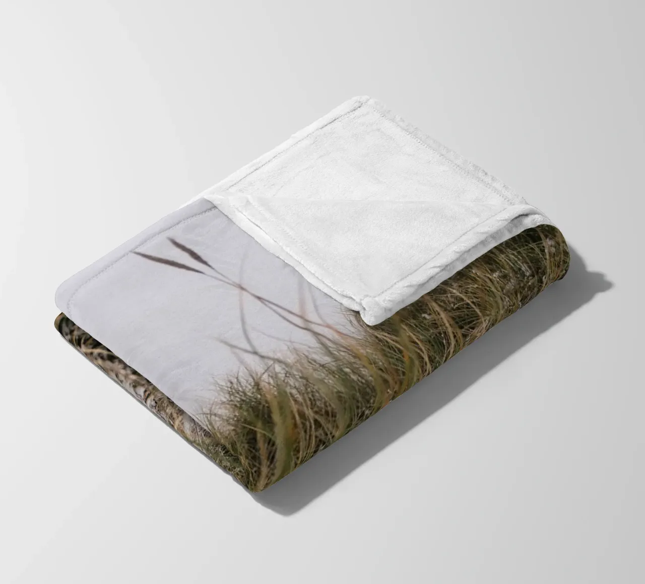 L'erba in inverno coperta in pile da Wild Horizon Studio