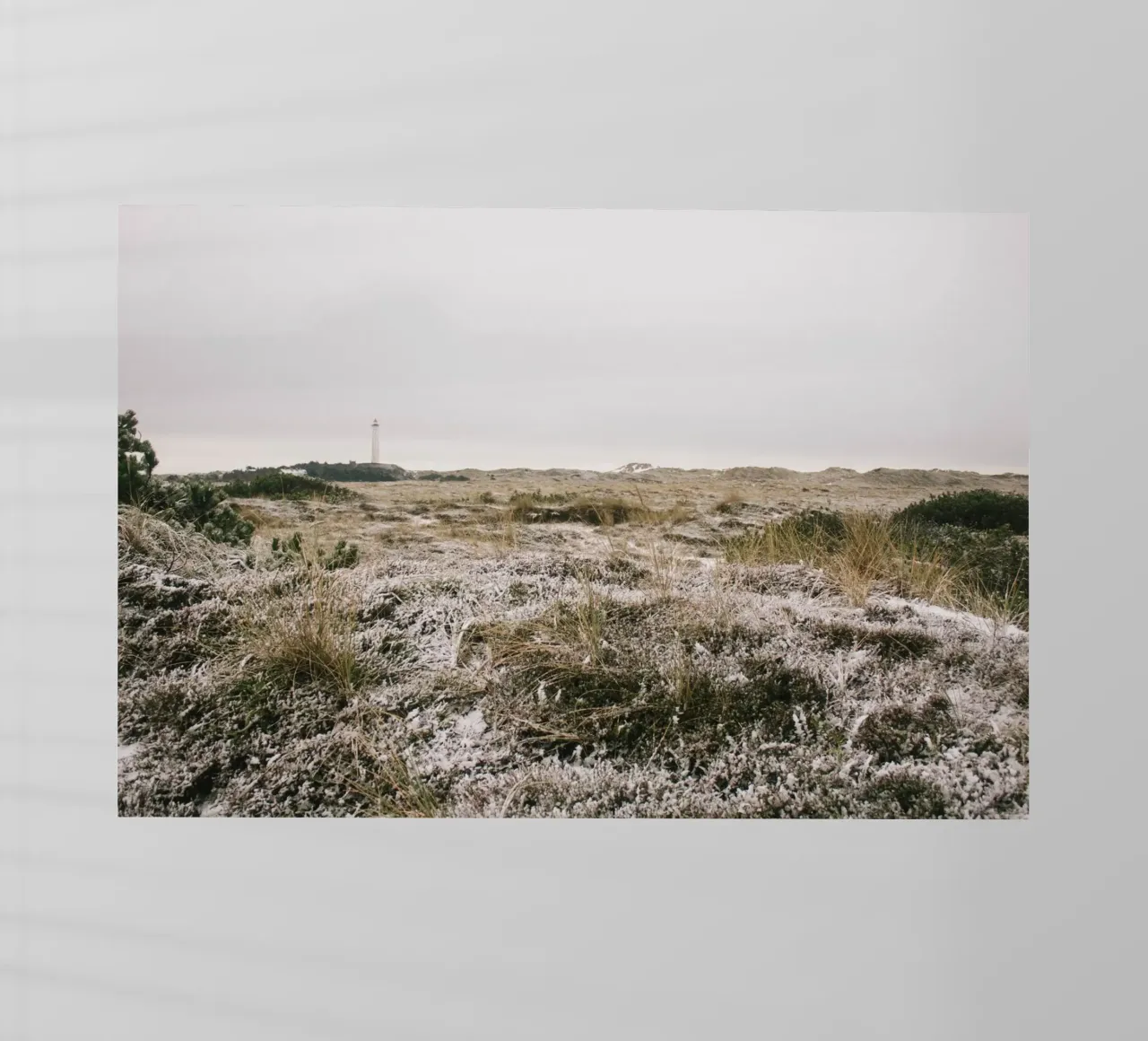 Leuchtturm in Winterlandschaft pellicola backlit da The Wild Creative Studio