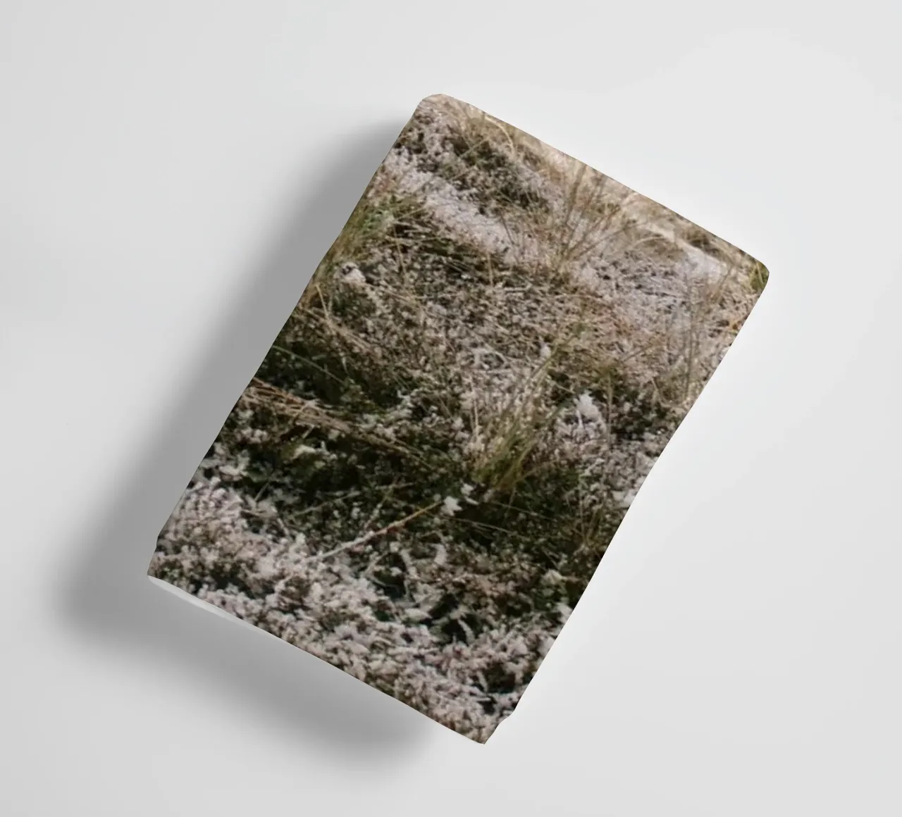 Leuchtturm in Winterlandschaft asciugamano da bagno da The Wild Creative Studio