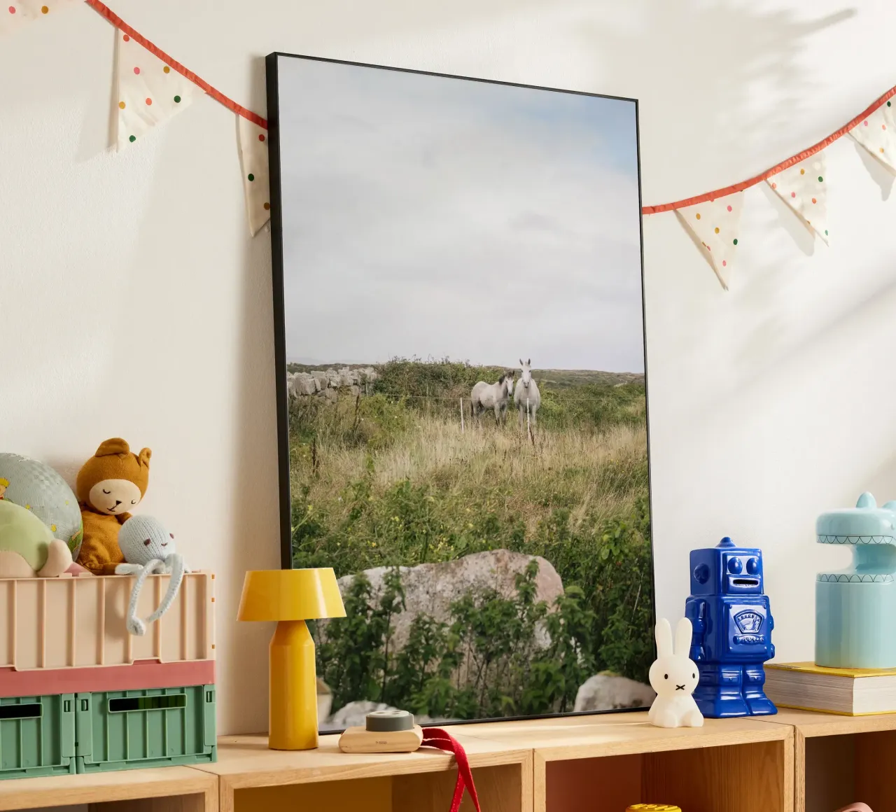 Cavalli al pascolo alluminio dibond da The Wild Creative Studio