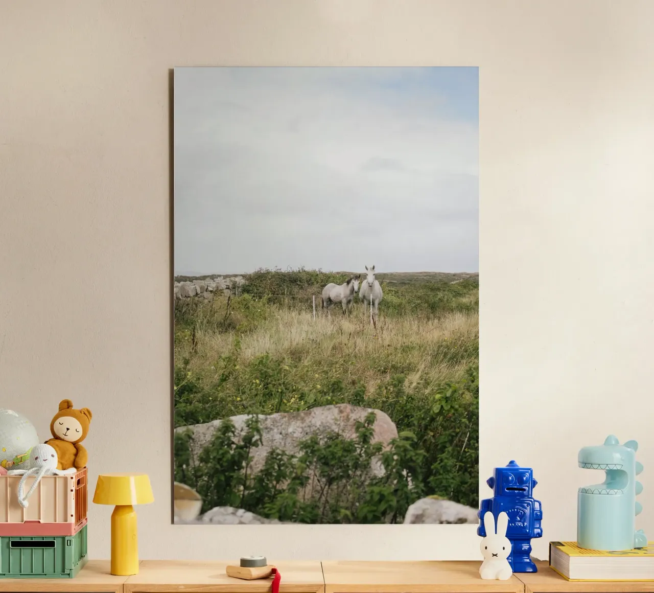 Cavalli al pascolo alluminio dibond da The Wild Creative Studio