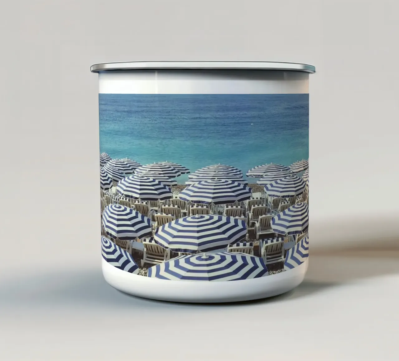 Sud della Francia Umbrella Beach Club tazza in smalto da TheTravelClub