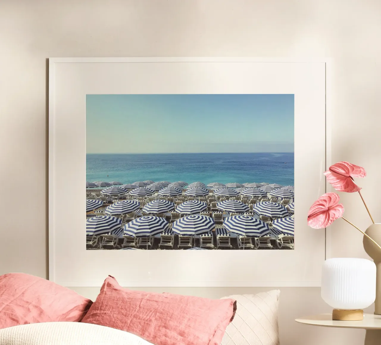 Sud della Francia Umbrella Beach Club poster da TheTravelClub