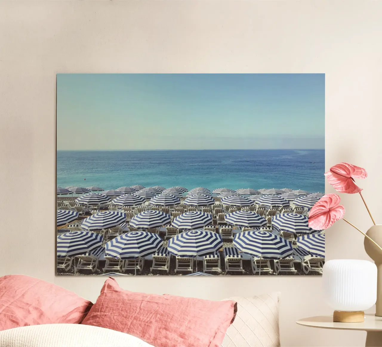 Sud della Francia Umbrella Beach Club poster da TheTravelClub
