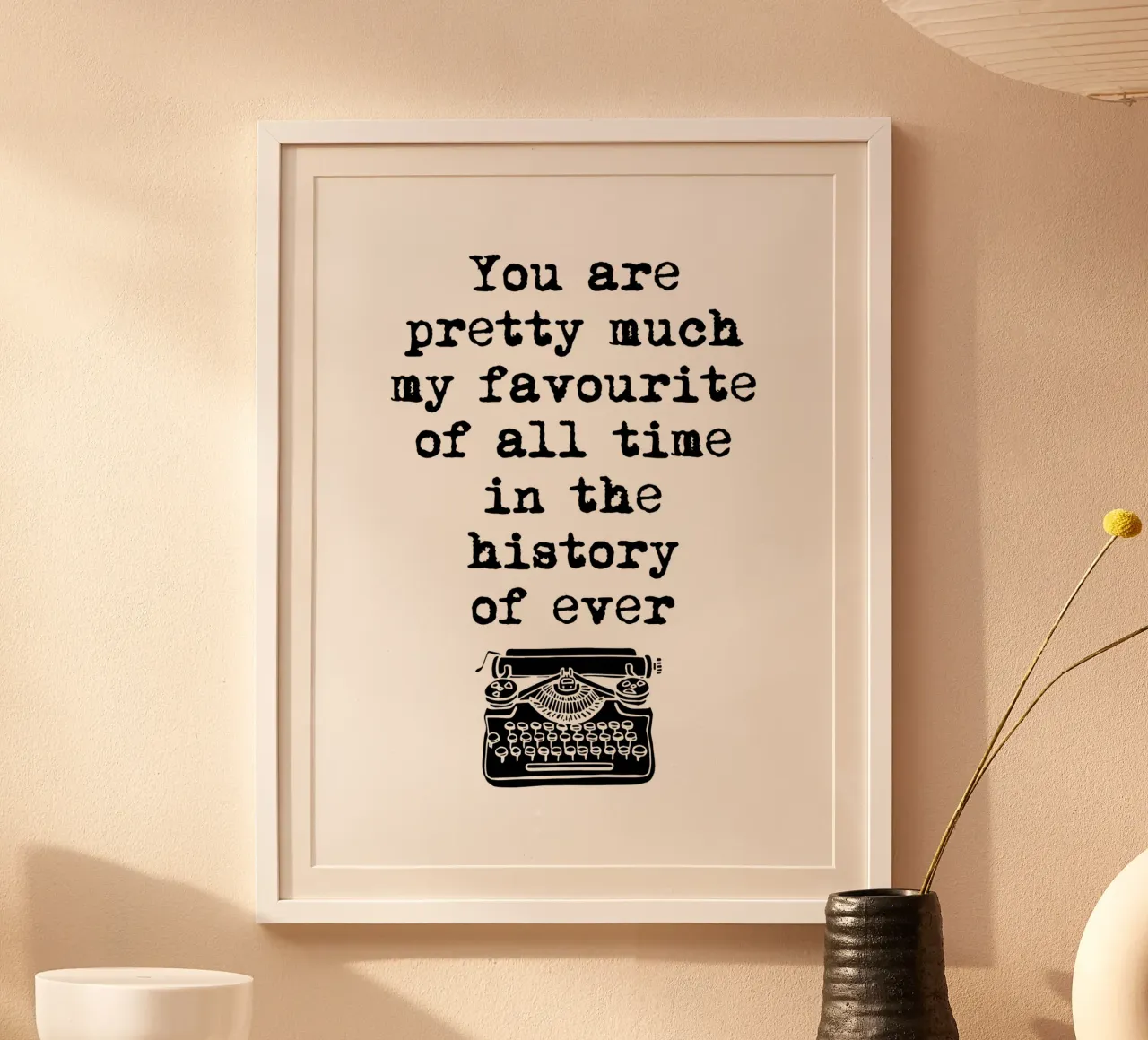 You Are Pretty Much My Favorite Of All Time Typographies (Tu es ma préférée de tous les temps) poster avec cadre en plastique de THE MOTIVATED TYPE