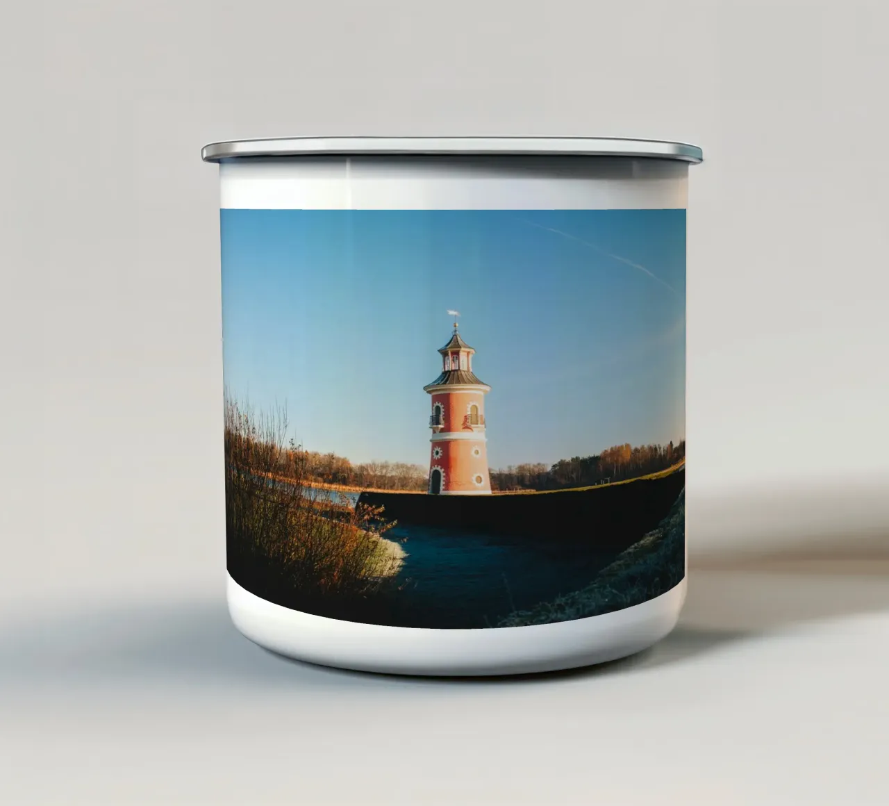Faro di Moritzburg | Paesaggio autunnale vicino a Dresda tazza in smalto da Bold and Retro