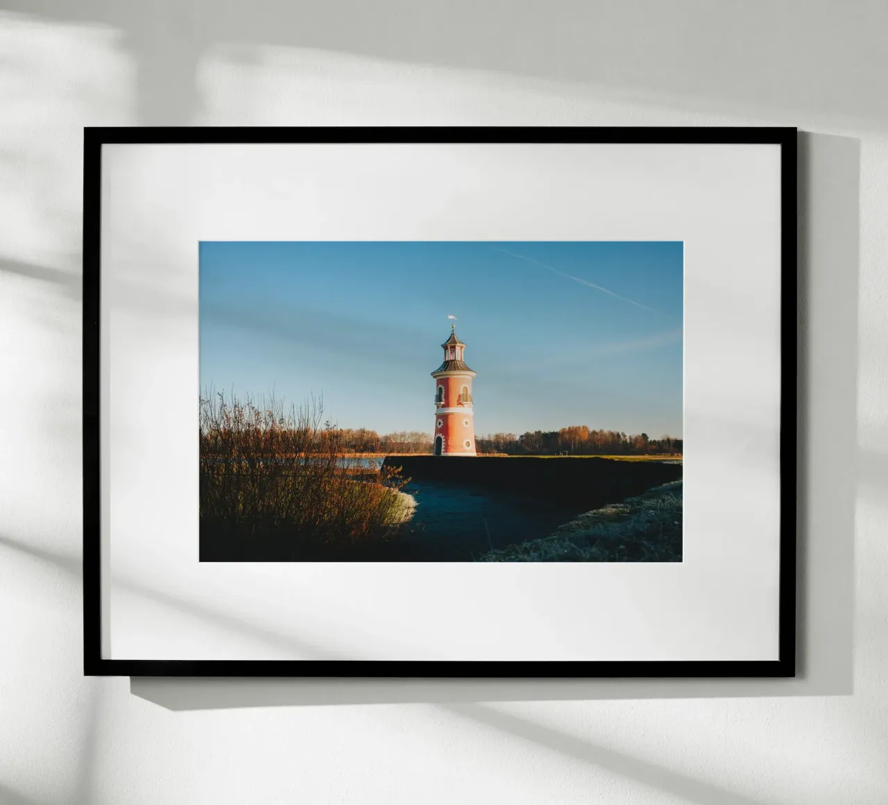 Leuchtturm Moritzburg | Herbst-Landschaft bei Dresden Poster von Bold and Retro