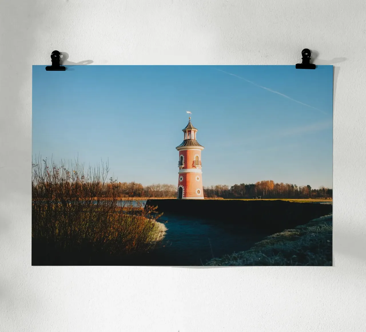 Leuchtturm Moritzburg | Herbst-Landschaft bei Dresden Poster von Bold and Retro