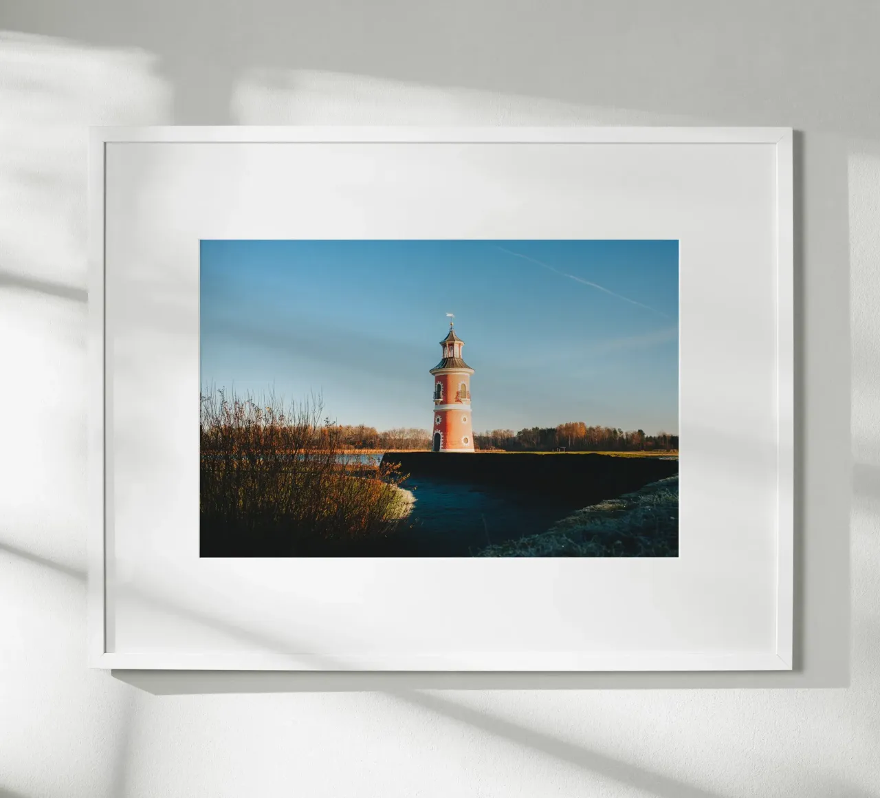 Leuchtturm Moritzburg | Herbst-Landschaft bei Dresden Poster von Bold and Retro