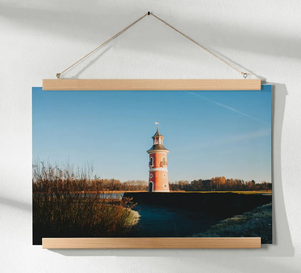 Leuchtturm Moritzburg | Herbst-Landschaft bei Dresden Poster von Bold and Retro