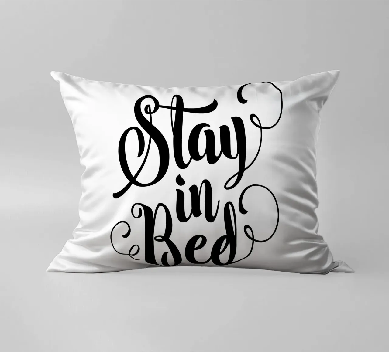 Stay In Bed Design tipografico in bianco e nero cuscino da THE MOTIVATED TYPE