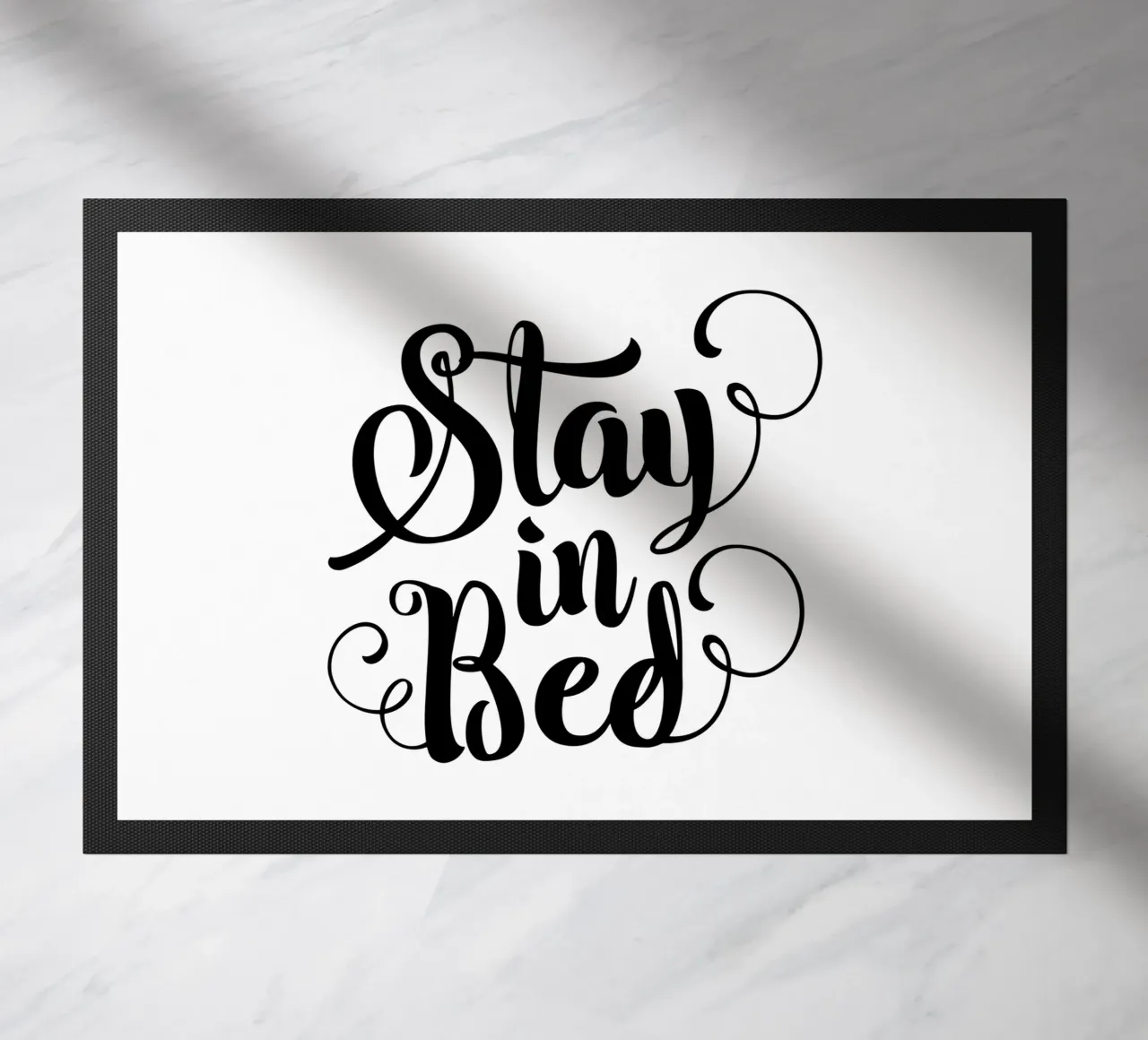 Stay In Bed Design tipografico in bianco e nero zerbino da THE MOTIVATED TYPE