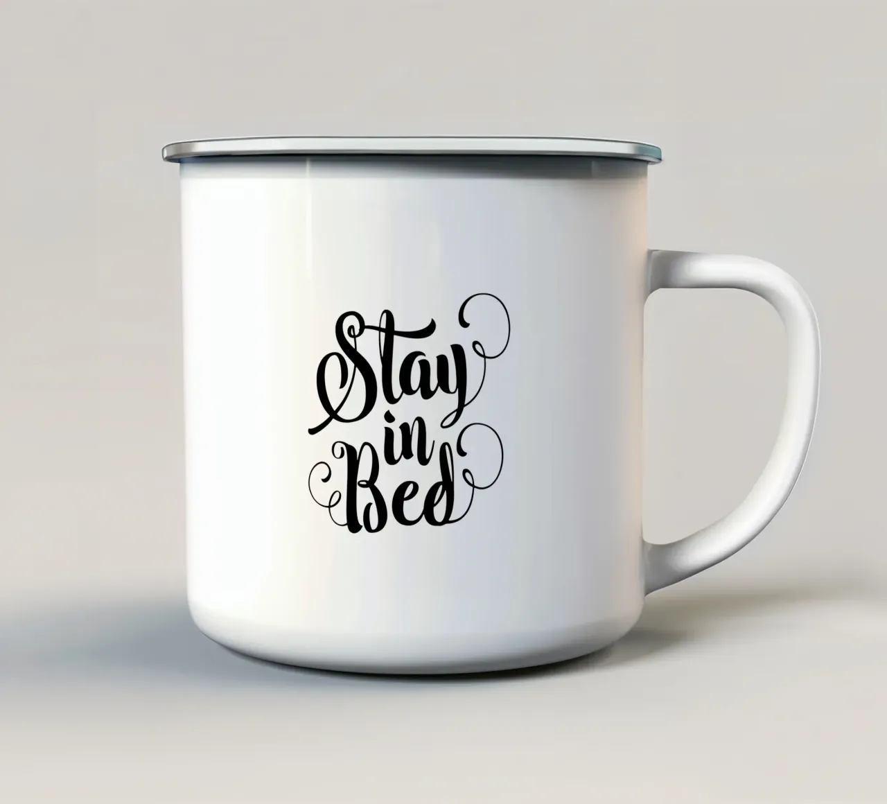 Stay In Bed Design tipografico in bianco e nero tazza in smalto da THE MOTIVATED TYPE