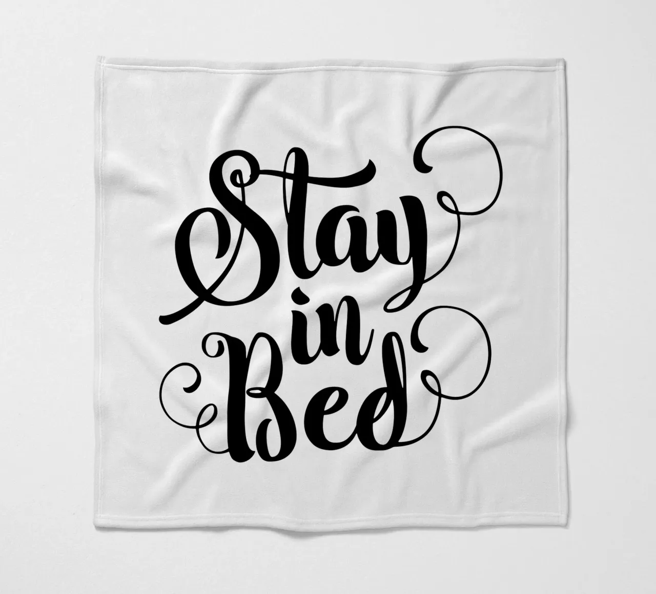 Stay In Bed Design tipografico in bianco e nero coperta in pile da THE MOTIVATED TYPE