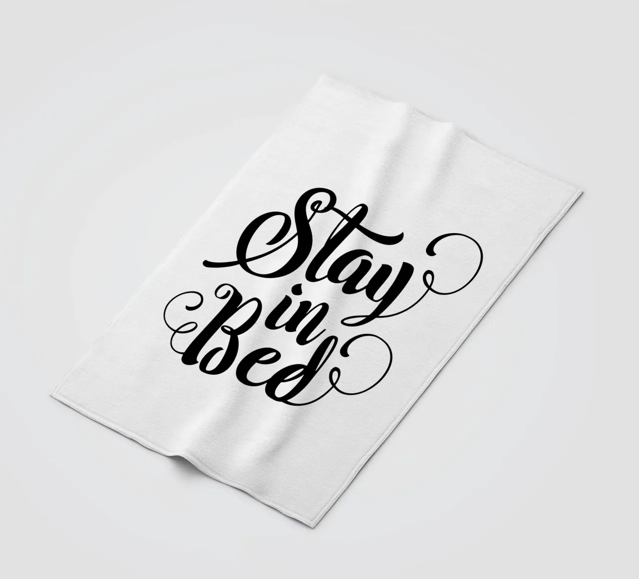 Stay In Bed Design tipografico in bianco e nero coperta in pile da THE MOTIVATED TYPE