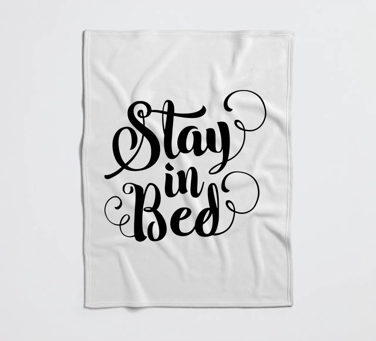 Stay In Bed Design tipografico in bianco e nero coperta in pile da THE MOTIVATED TYPE