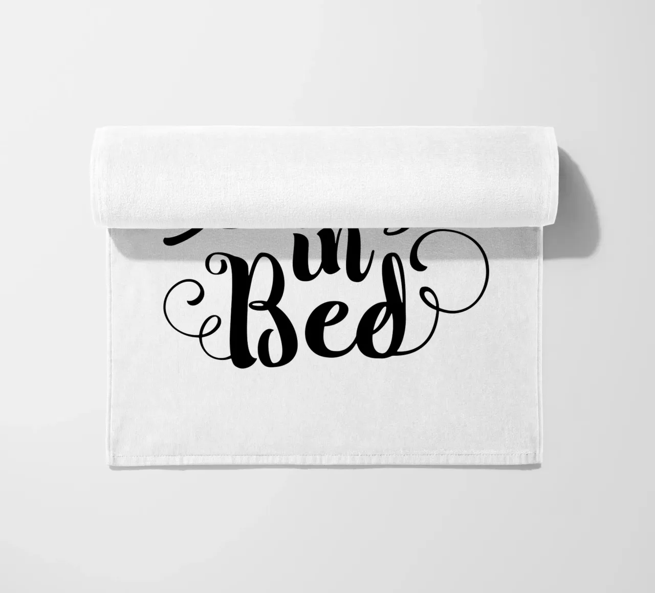 Stay In Bed Design tipografico in bianco e nero telo mare da THE MOTIVATED TYPE