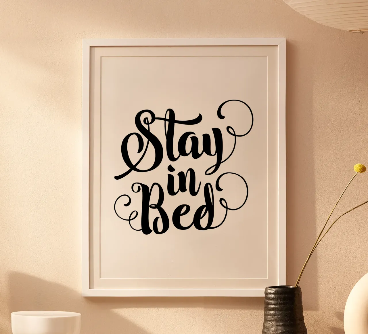 Stay In Bed Design tipografico in bianco e nero carta hahnemühle da THE MOTIVATED TYPE
