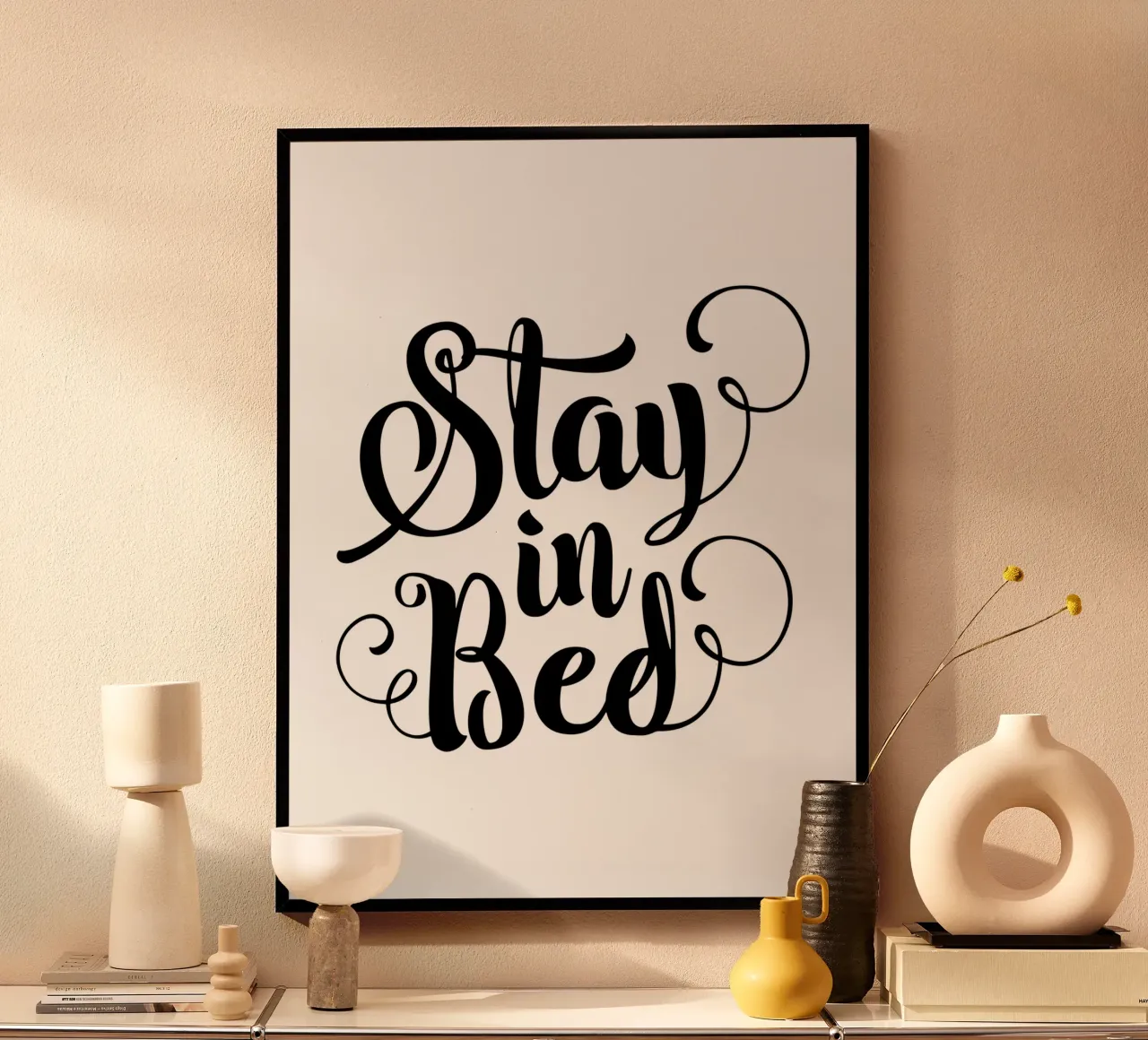 Stay In Bed Design tipografico in bianco e nero carta hahnemühle da THE MOTIVATED TYPE