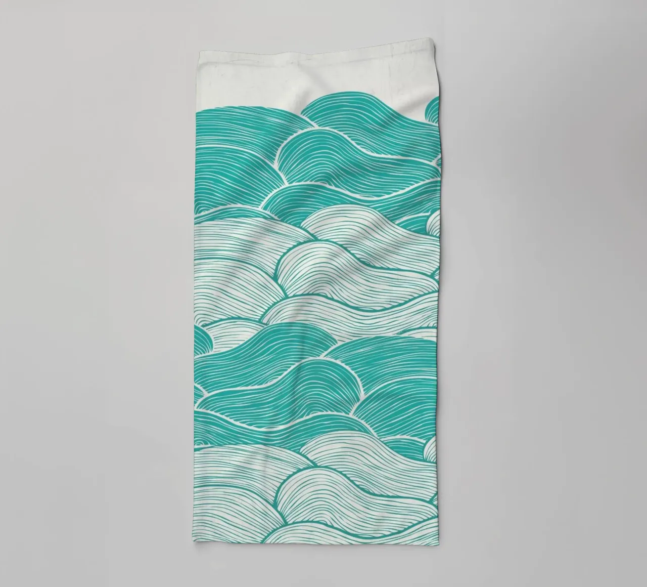 The Calm And Stormy Seas asciugamano da bagno da Pom Graphic Design