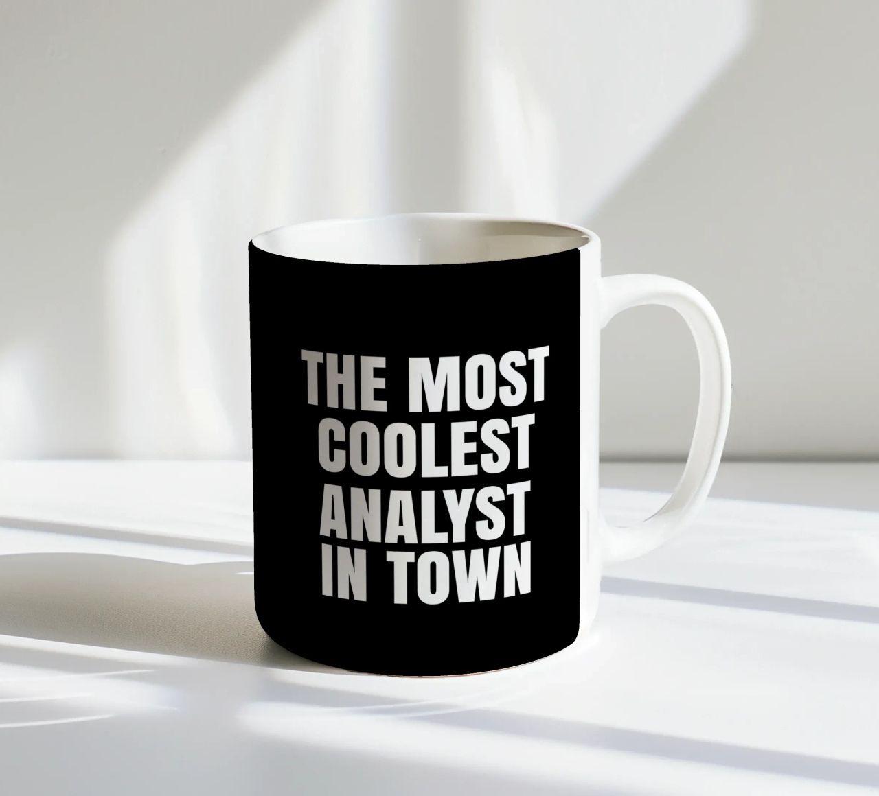 The most coolest analyst in town tazza in ceramica da happieeagle