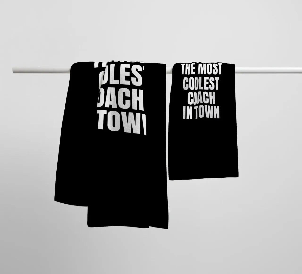 The most coolest coach in town asciugamano da bagno da happieeagle
