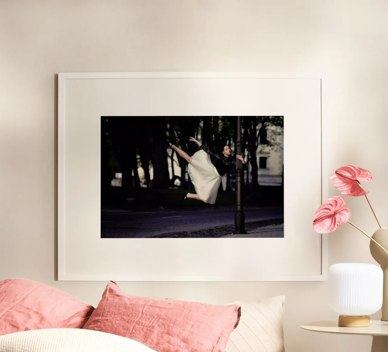I Dance, I am - Martin Krystynek poster con telaio in legno da Pictufy