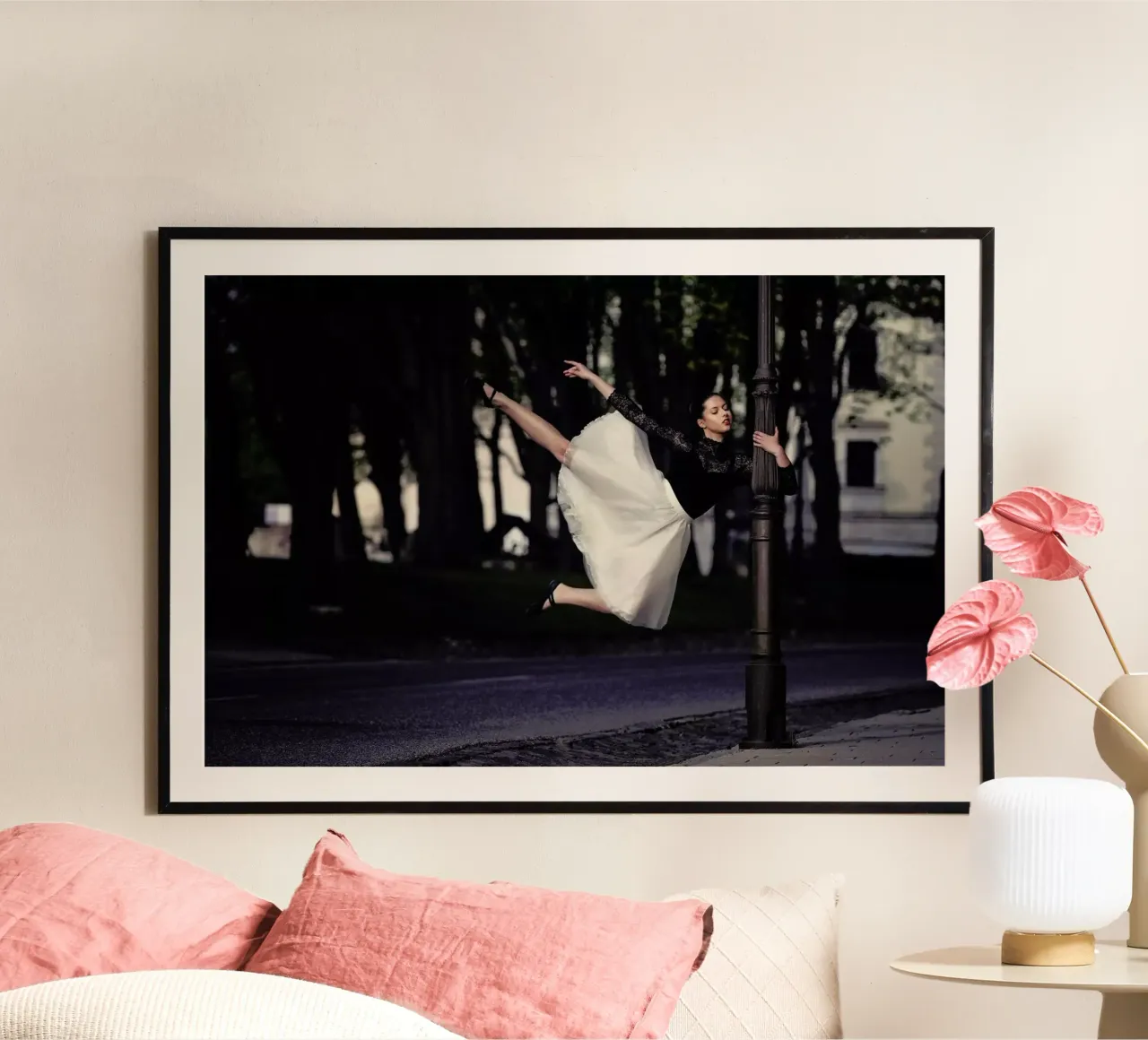 I Dance, I am - Martin Krystynek poster con telaio in legno da Pictufy