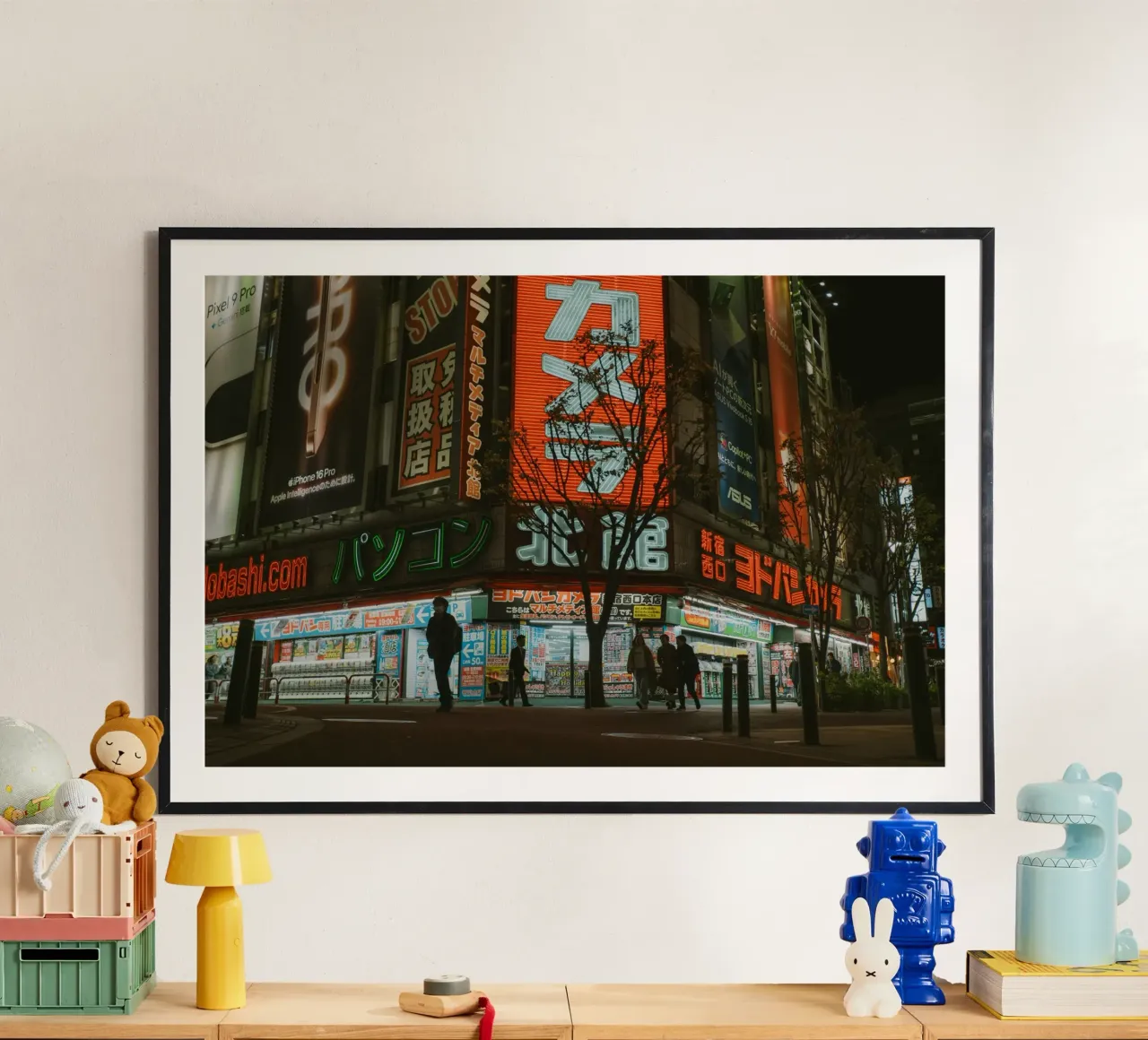 Luci al neon di Shinjuku a Tokyo, Giappone poster con telaio in alluminio da Marcel Bisig