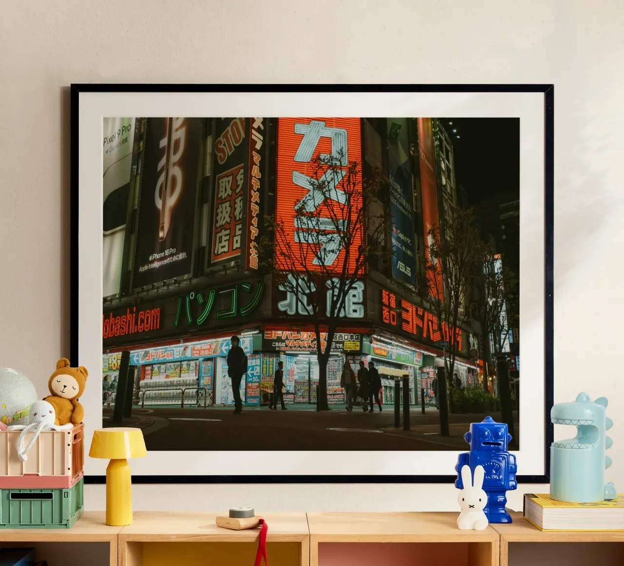 Luci al neon di Shinjuku a Tokyo, Giappone poster con telaio in alluminio da Marcel Bisig