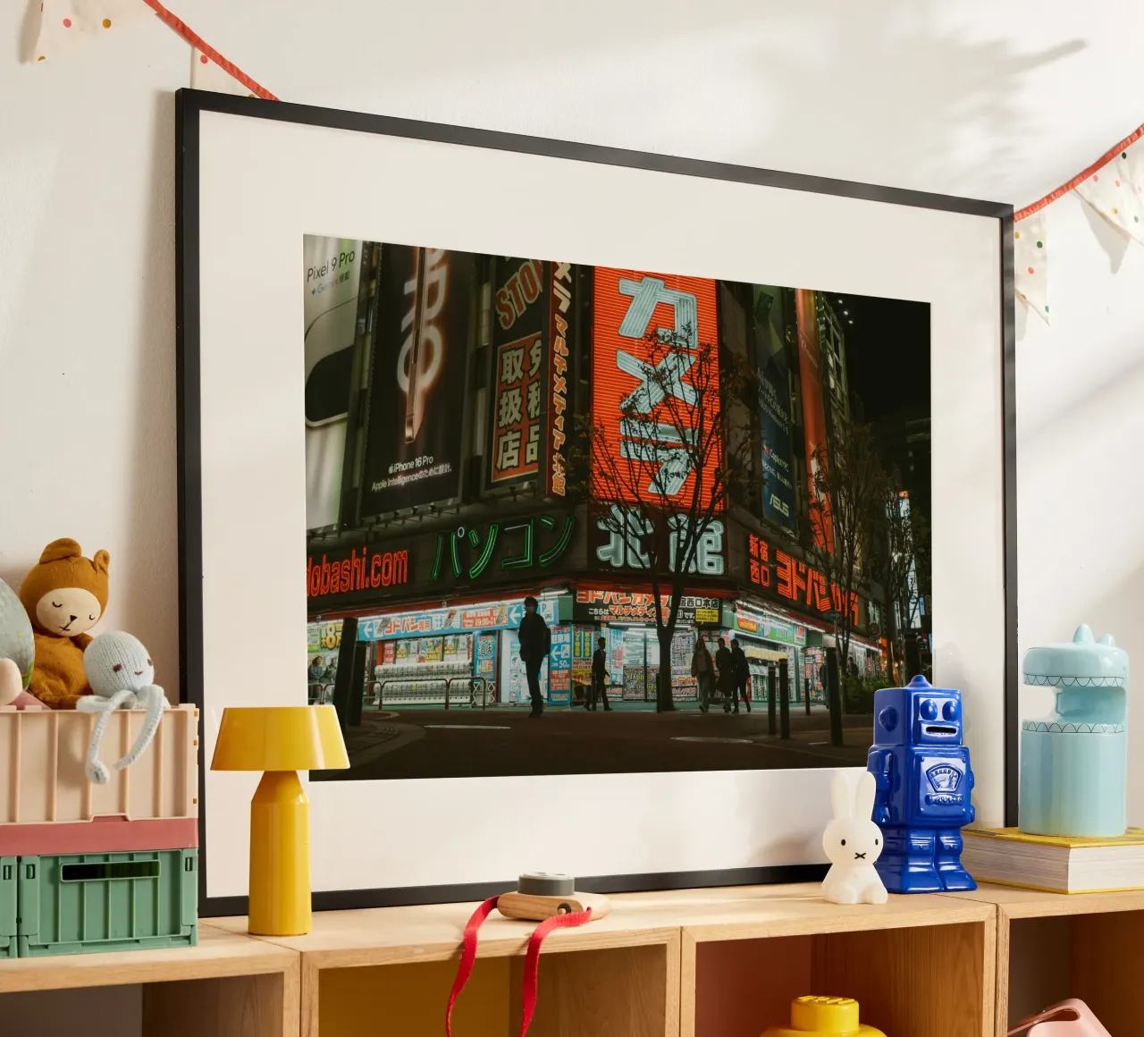 Luci al neon di Shinjuku a Tokyo, Giappone poster con telaio in alluminio da Marcel Bisig