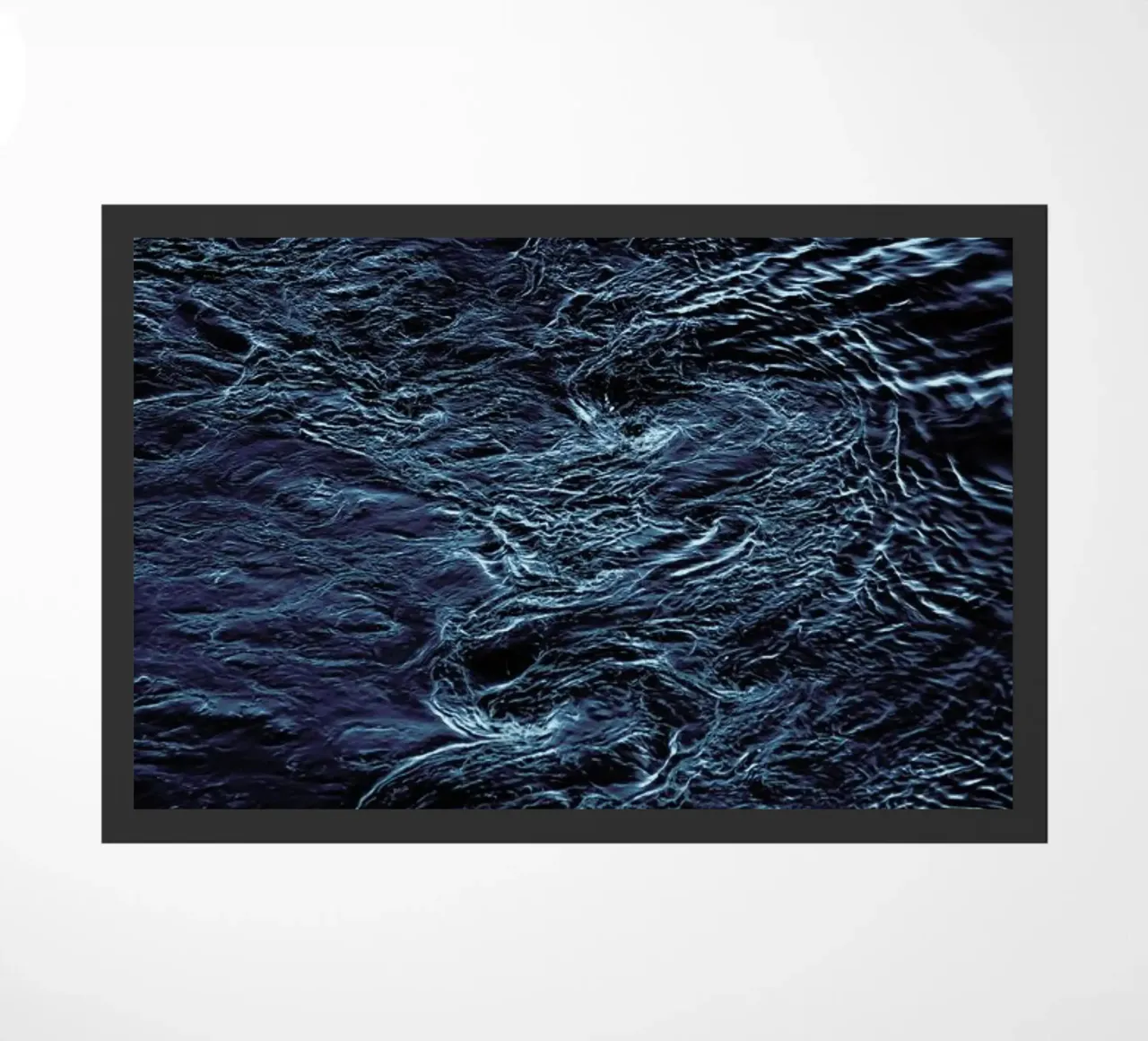The Waves In Between Fußmatte von Pale Grain