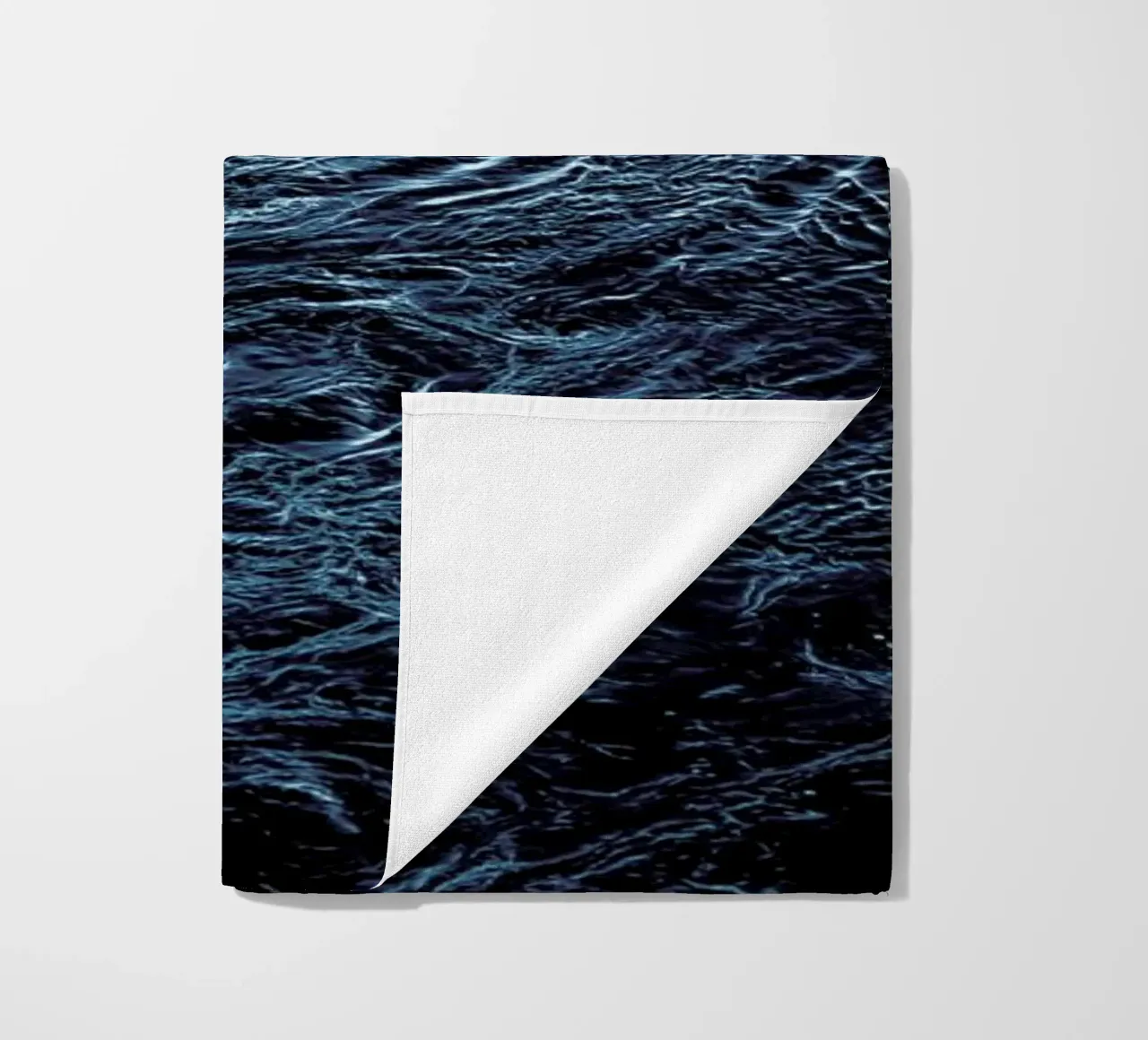 The Waves In Between Strandtuch von Pale Grain