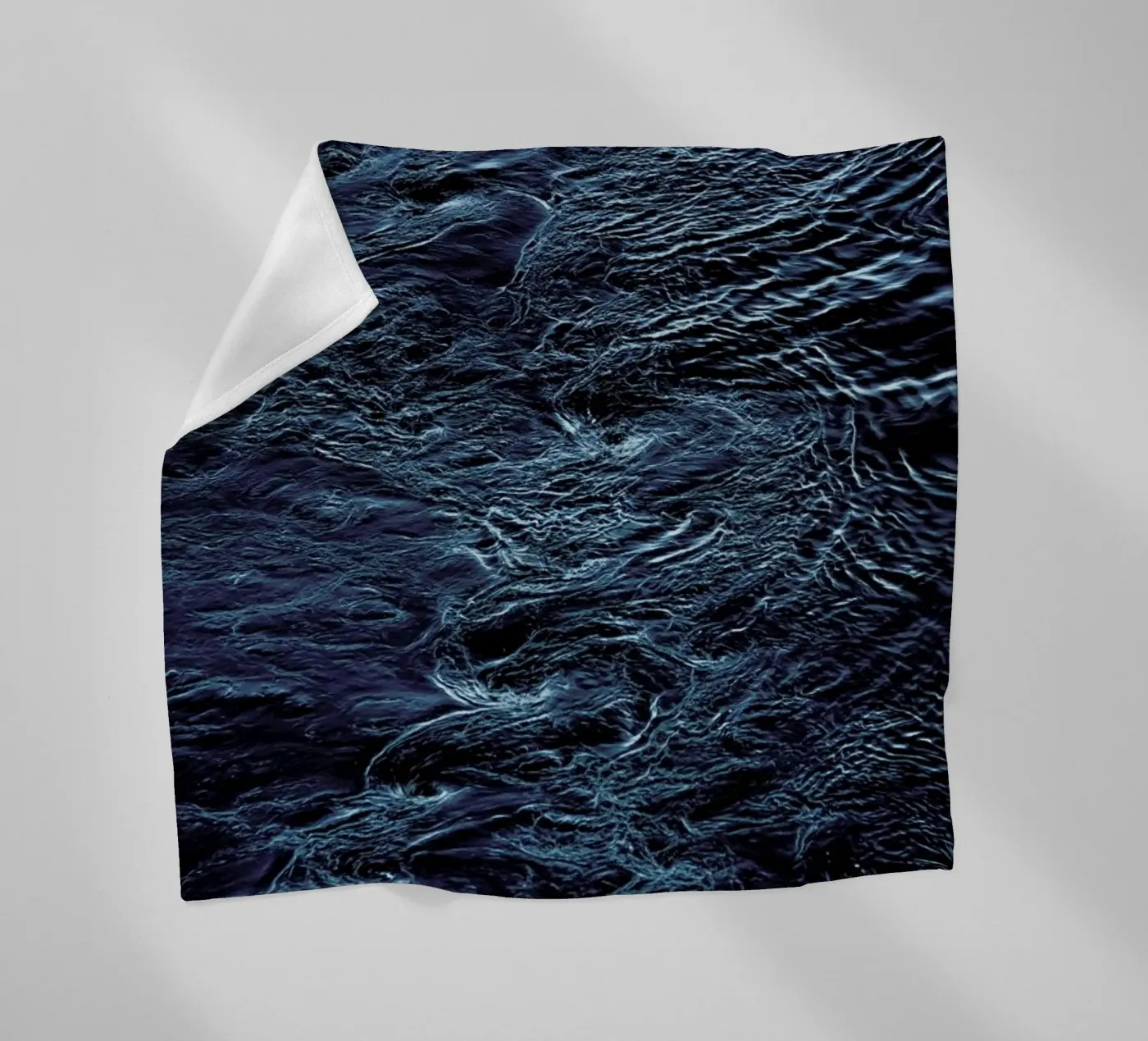 The Waves In Between fleecedeken van Pale Grain