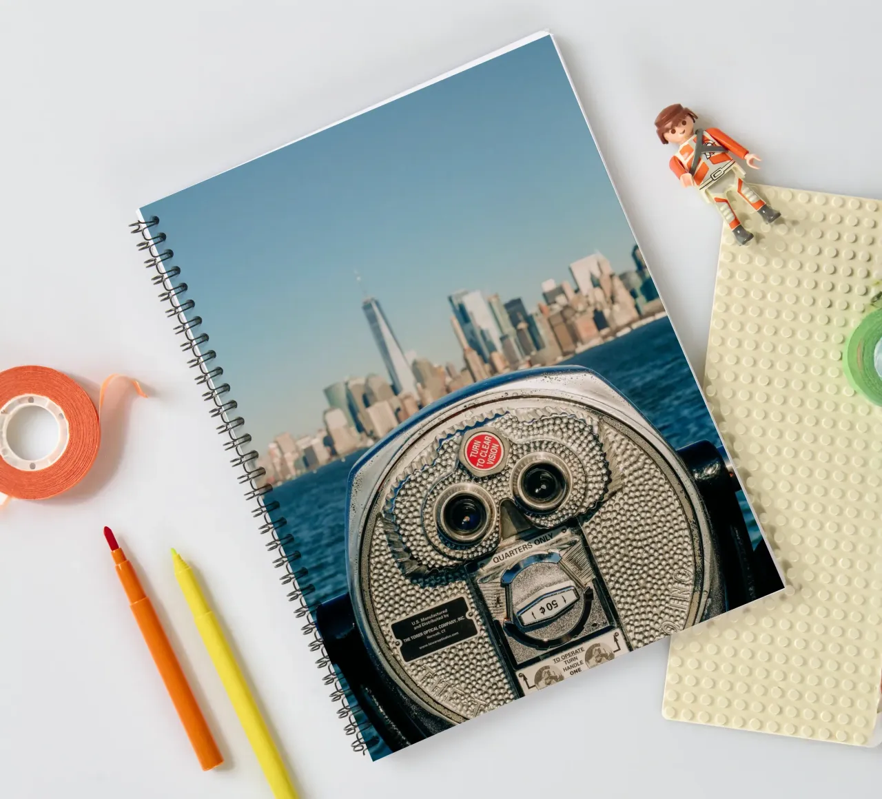 Skyline di New York - Vista di Manhattan con un binocolo diario ad anelli da Bold and Retro