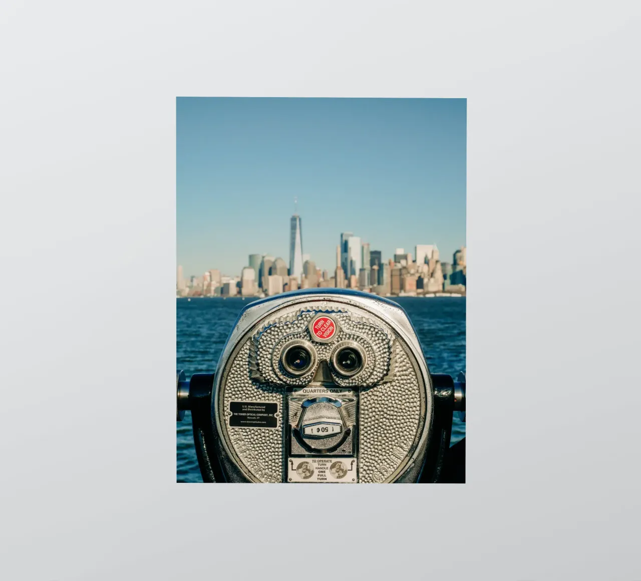 Skyline di New York - Vista di Manhattan con un binocolo adesivo da Bold and Retro