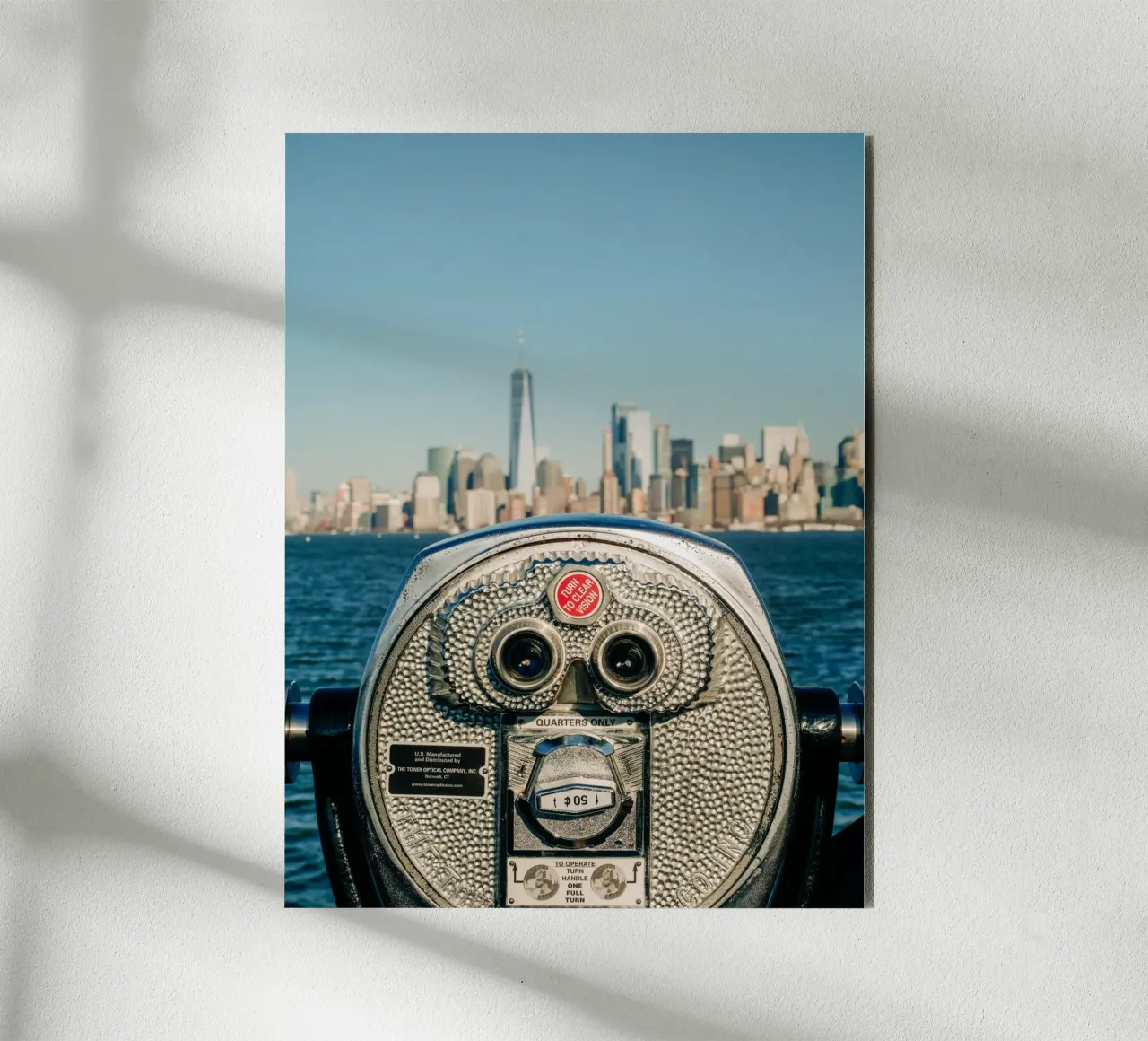Skyline di New York - Vista di Manhattan con un binocolo alluminio dibond da Bold and Retro