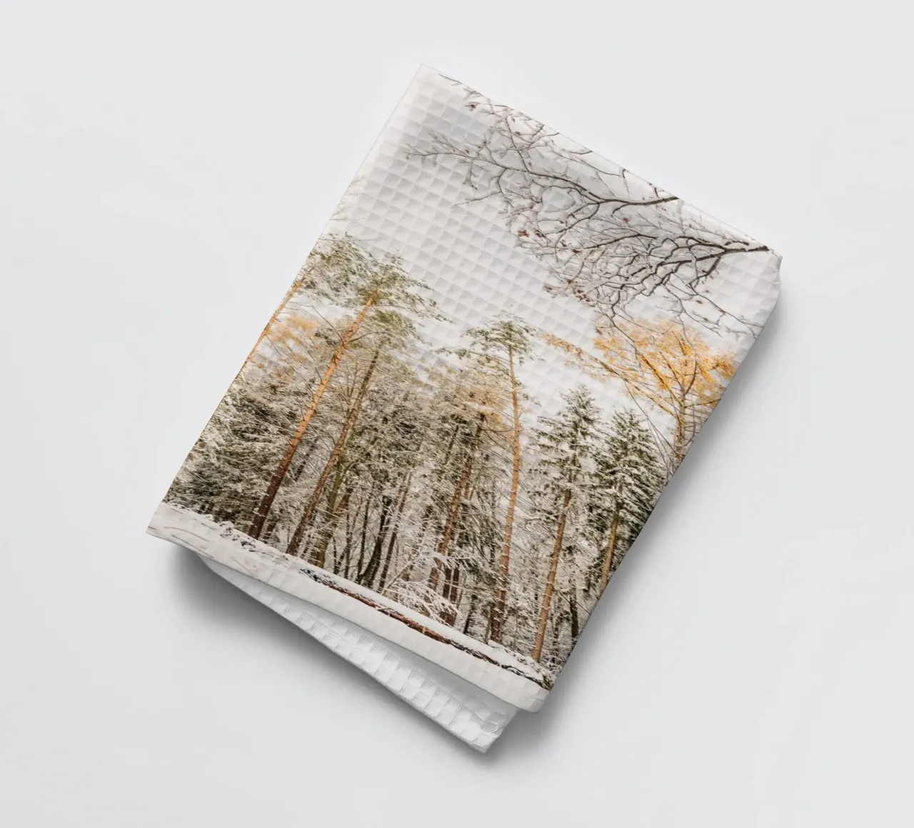 Bosco invernale con alberi innevati - Svizzera sassone canovaccio da cucina da Bold and Retro