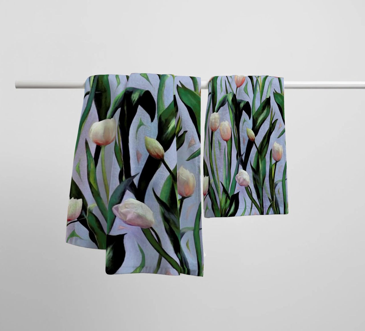 Waiting On The Blooming – Tulip Pattern asciugamano da bagno da Micklyn Le Feuvre