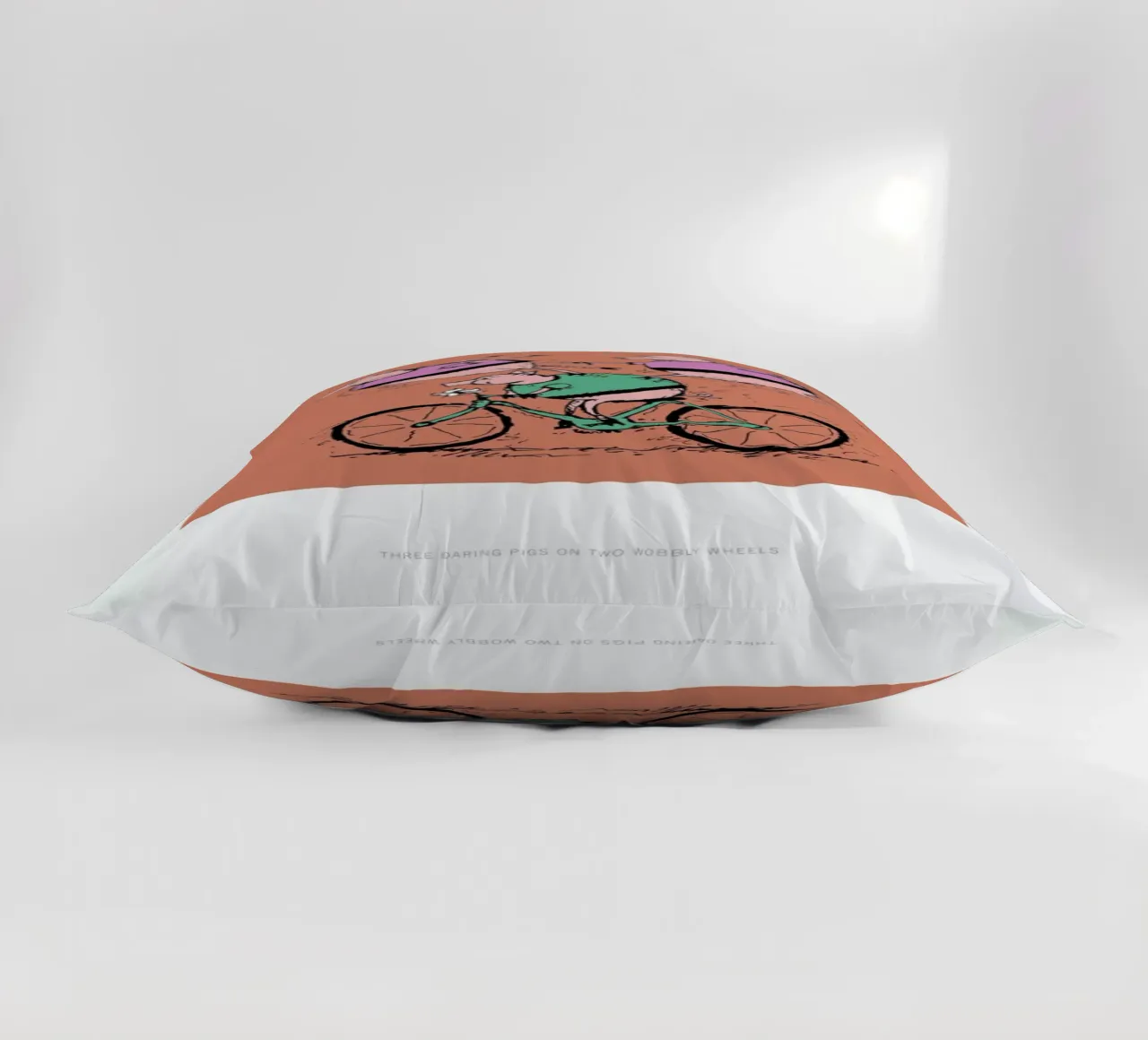 Three Pigs coussin de Michael Valenti