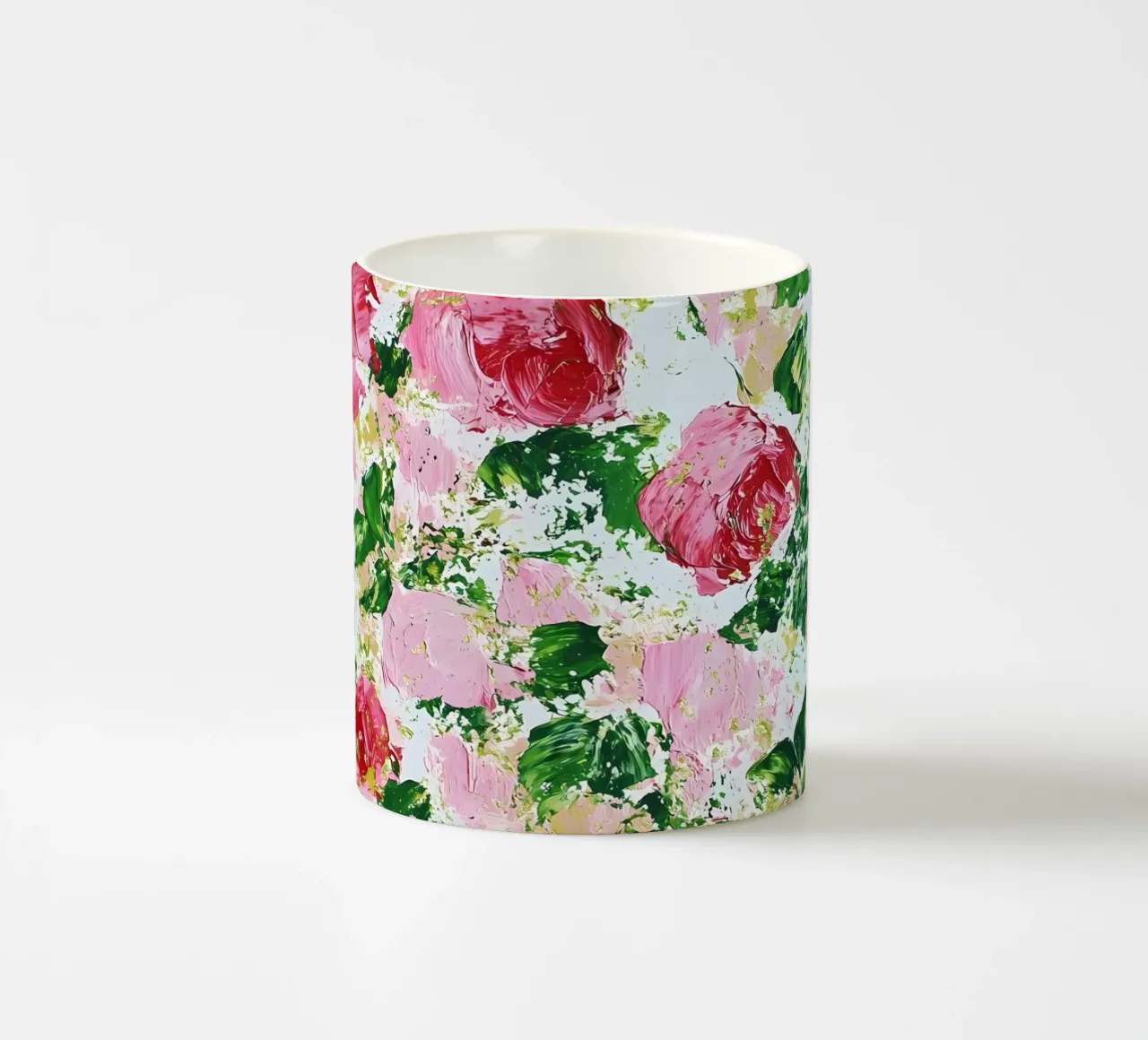 Rose astratte, rosa e verde tazza in ceramica da IamHomeStudio