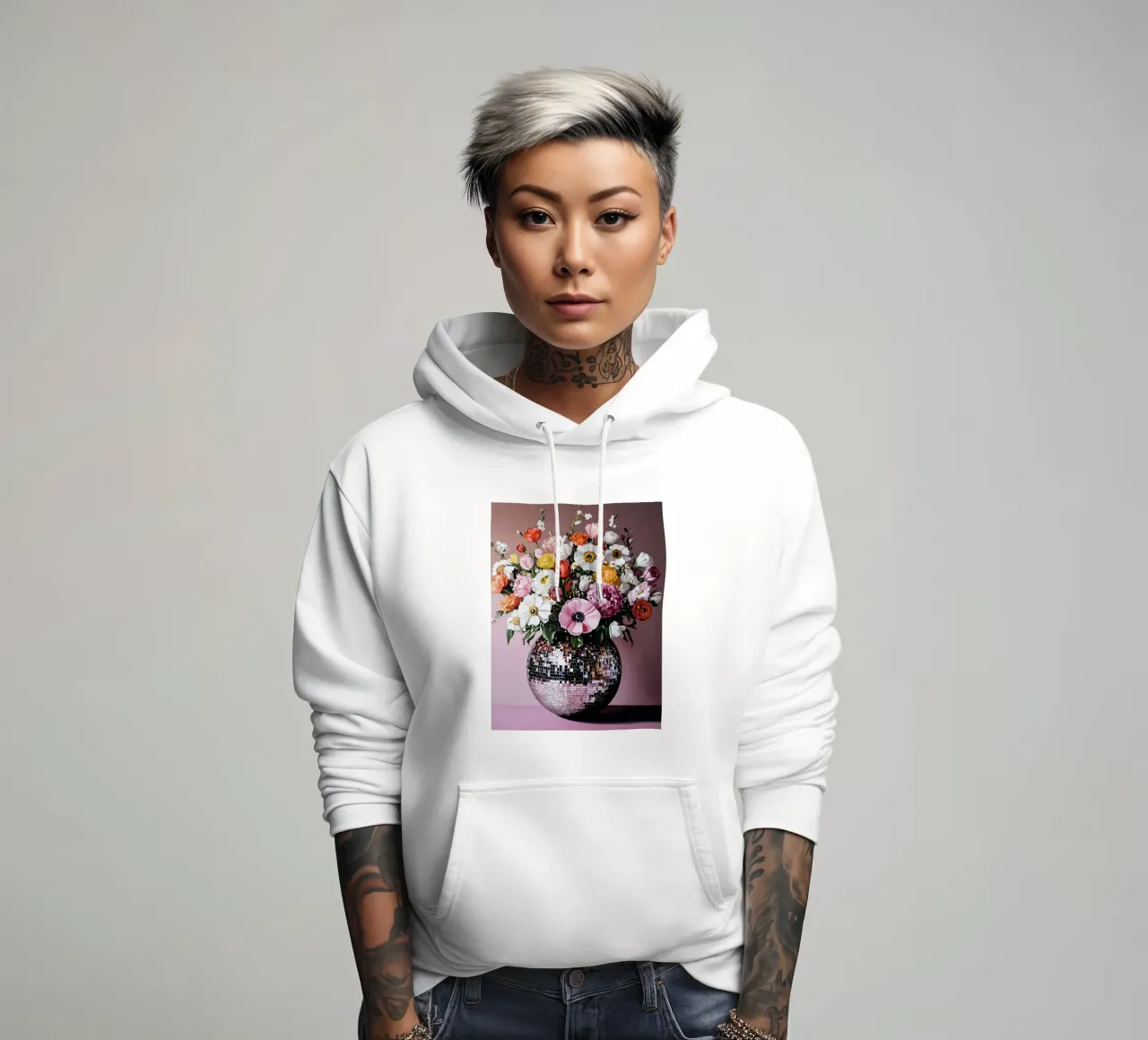 Palla da discoteca con fiori felpa con cappuccio da IamHomeStudio