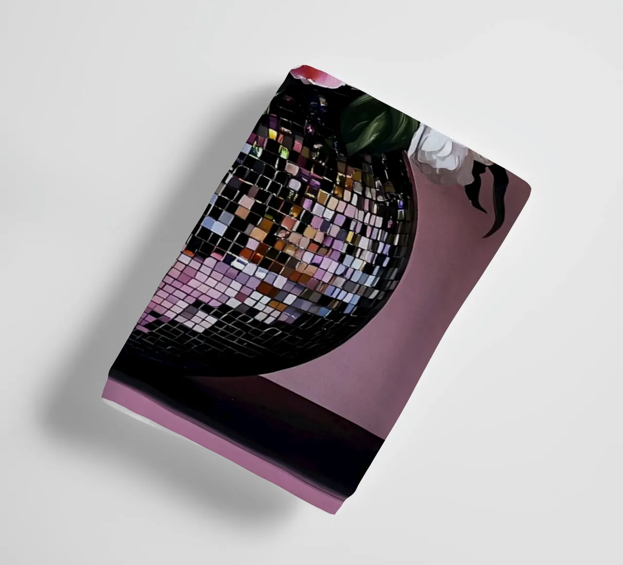 Palla da discoteca con fiori asciugamano da bagno da IamHomeStudio