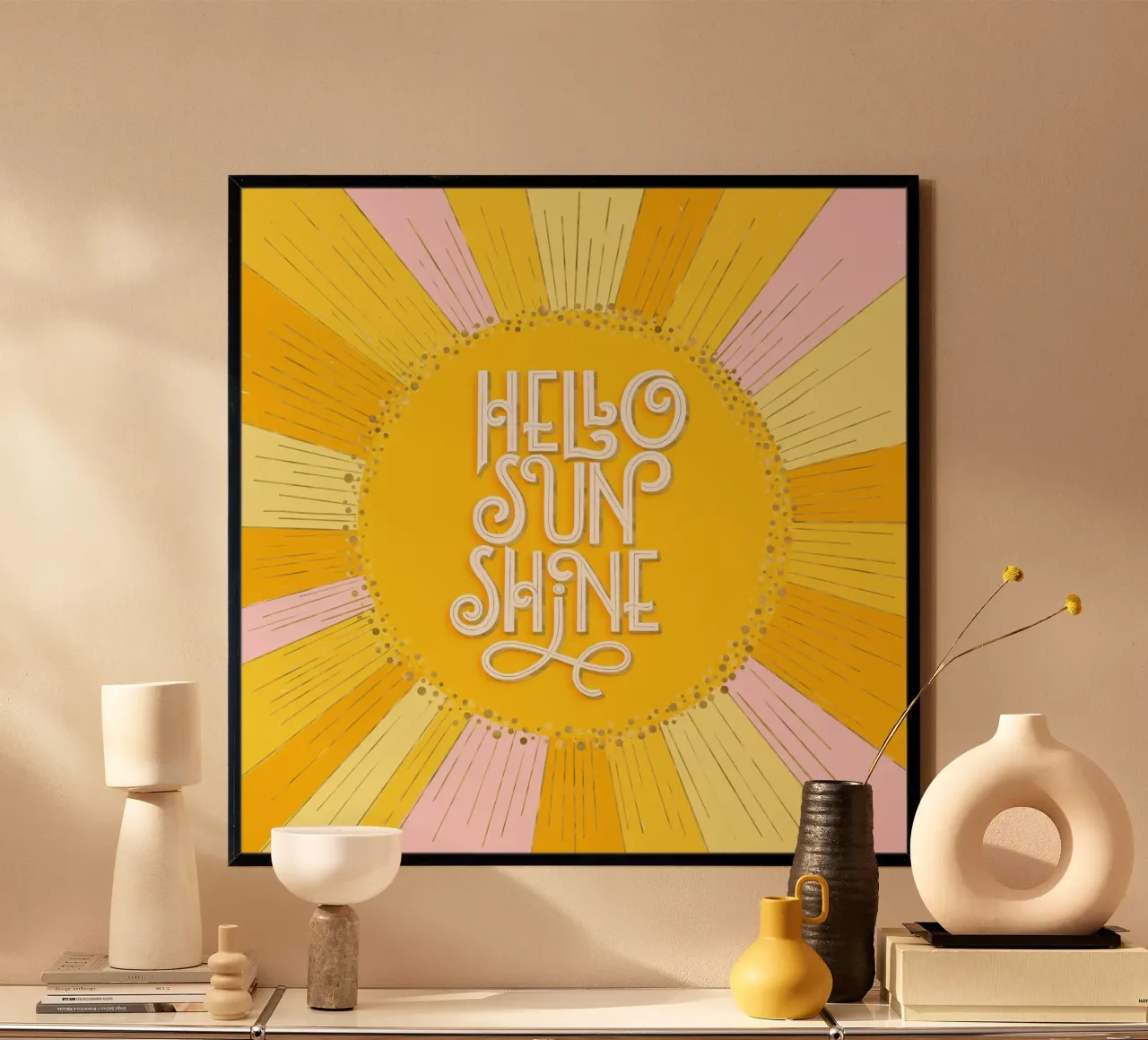 Hola Sol. Letras a mano en amarillo, naranja y rosa hahnemühle de CalliLetters