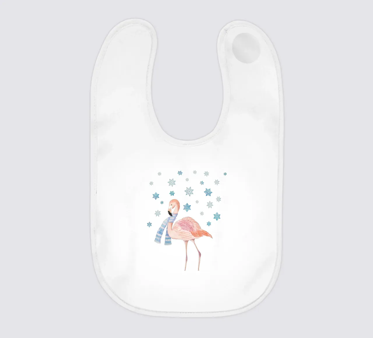 Flamant rose en hiver. Paysage de neige avec forêt. bavoir de CalliLetters
